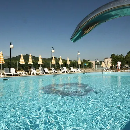 Holiday park Antico Borgo I Cancelli 3*
